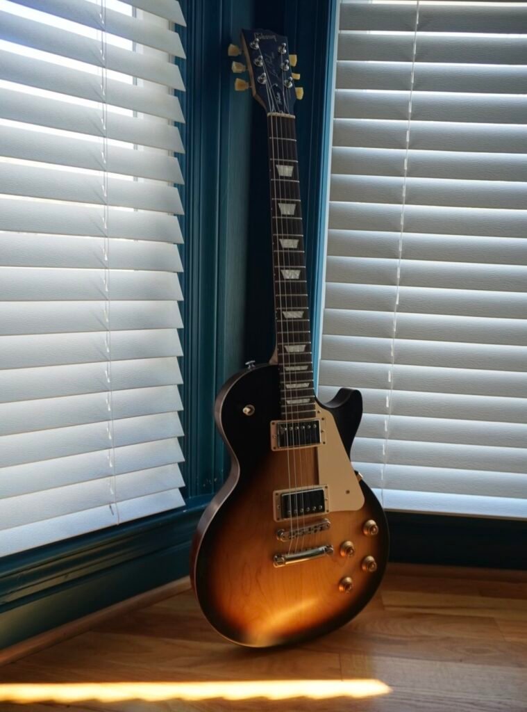 Gibson Les Paul Tribute in Tobacco Burst tribute